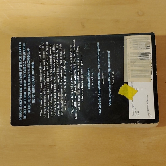 A is for Alibi by Sue Grafton - Picture 2 of 2